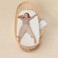 Stokke Sleepi Mini Bed Bundel V3 Natural – Van wieg tot ledikant met uitbreidingsset en matrassen