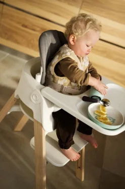 Stokke Steps Stoel Complete Set met Babyset en Tray – White/Natural