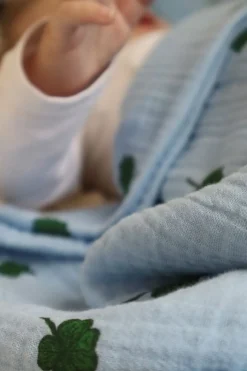 Studio Noos Swaddle Light Blue Clover 70 x 70