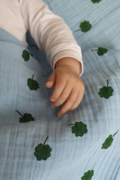 Studio Noos Swaddle Light Blue Clover 120 x 120